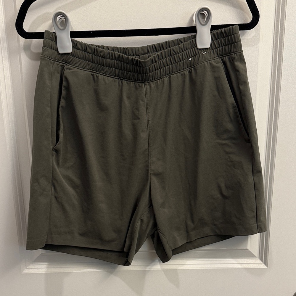 Uniqlo Olive Green Men’s Shorts (Medium, 5 inch inseam)